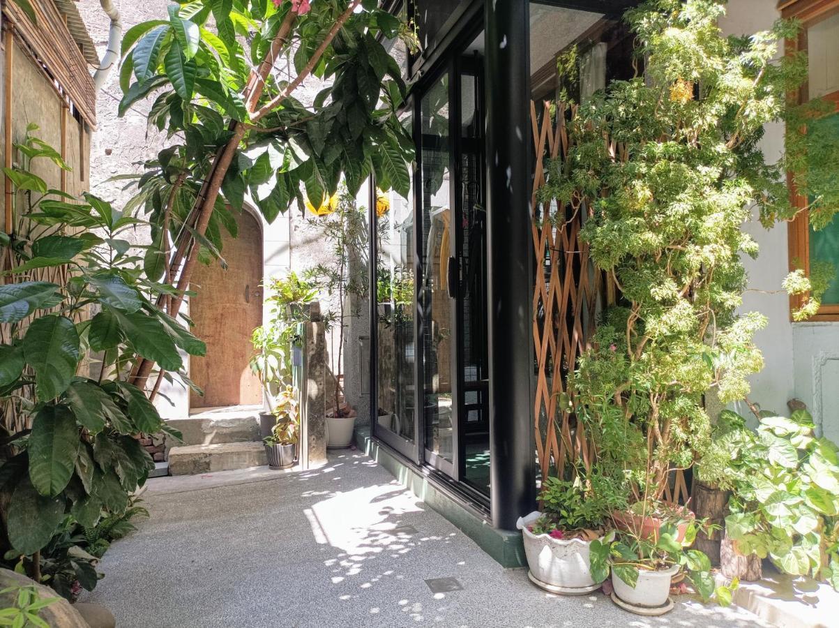 Historical Townhouse In City Center Tainan Exterior photo